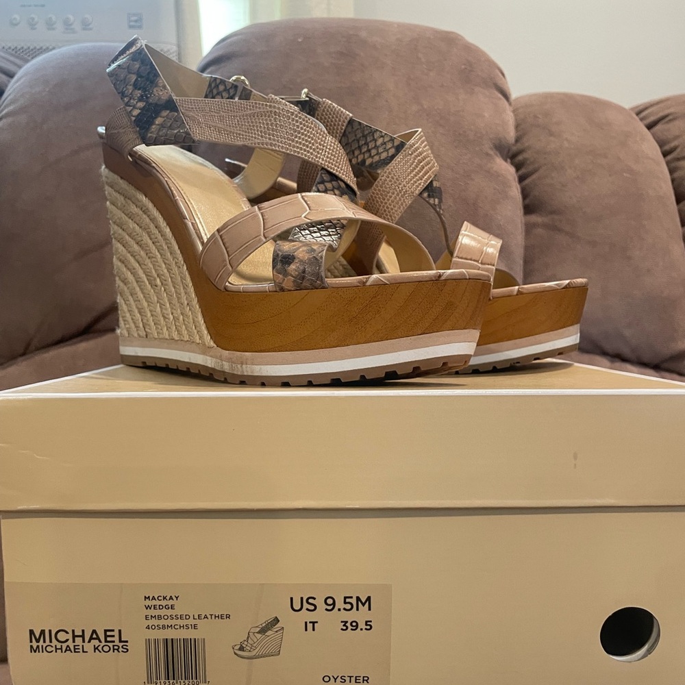 Michael Kors Mackay wedge embossed leather woman size 9.5 medium
